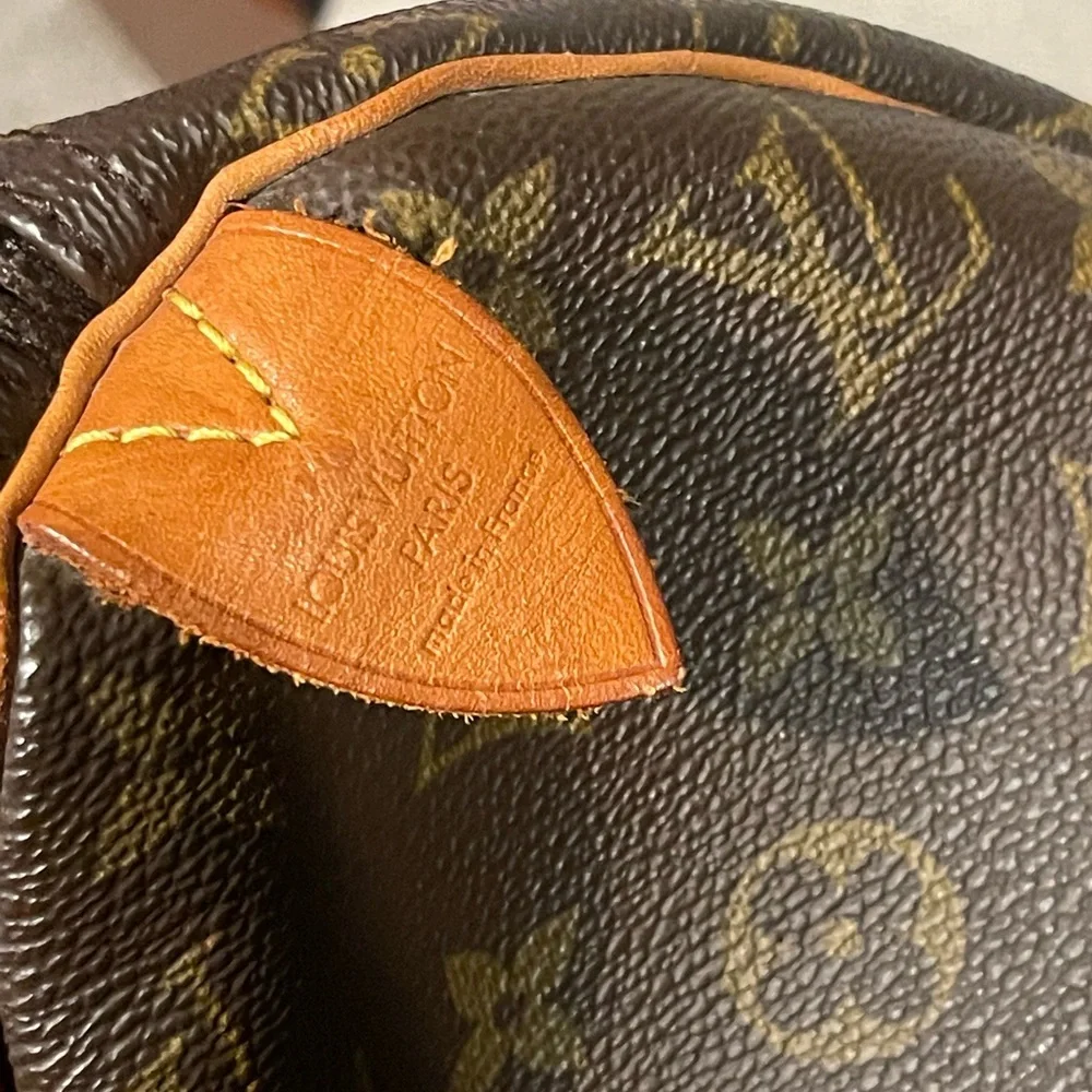 Vintage Authentic Louis Vuitton monogram canvas classic speedy 40 bag